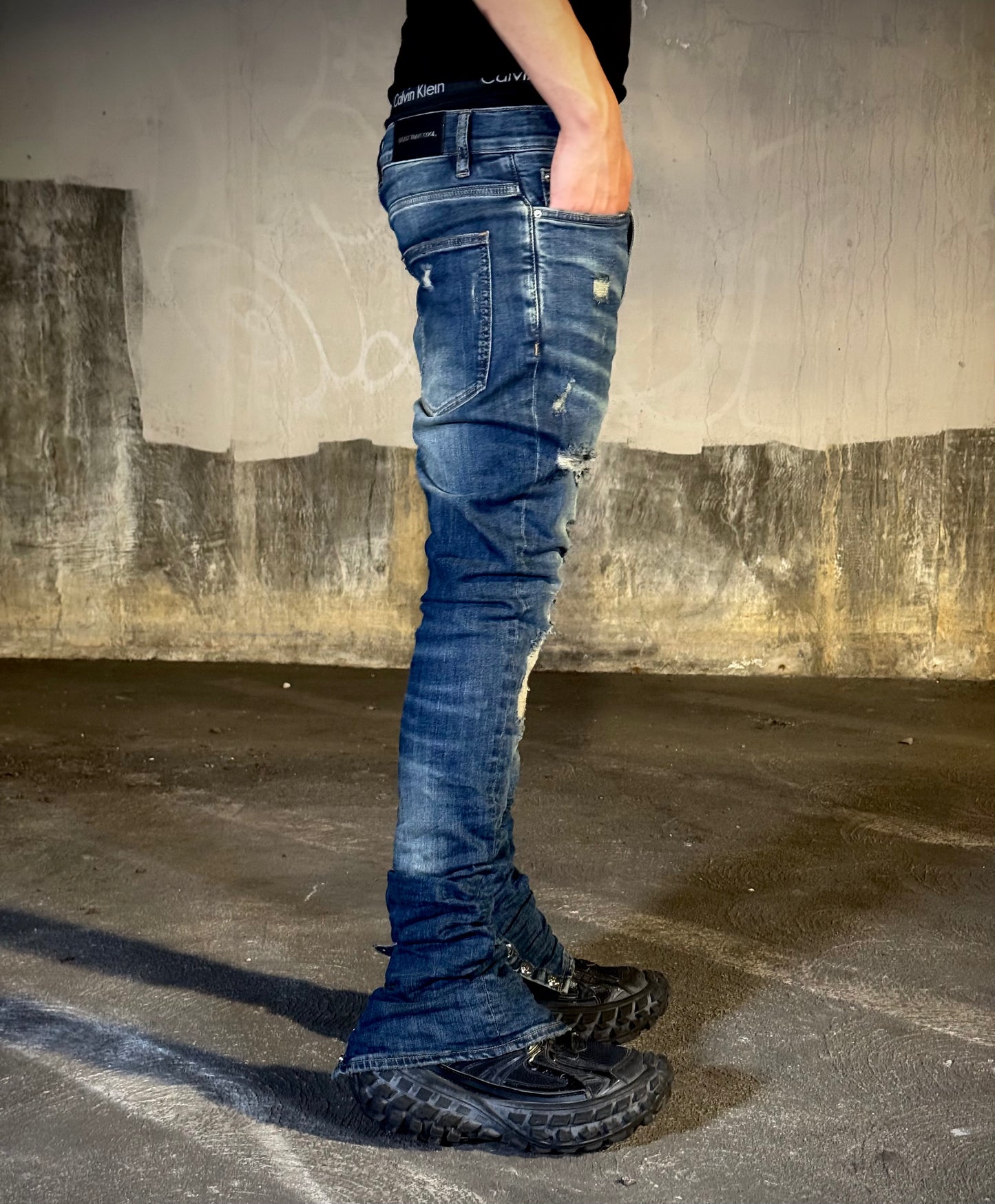 Thrashed Indigo Jean