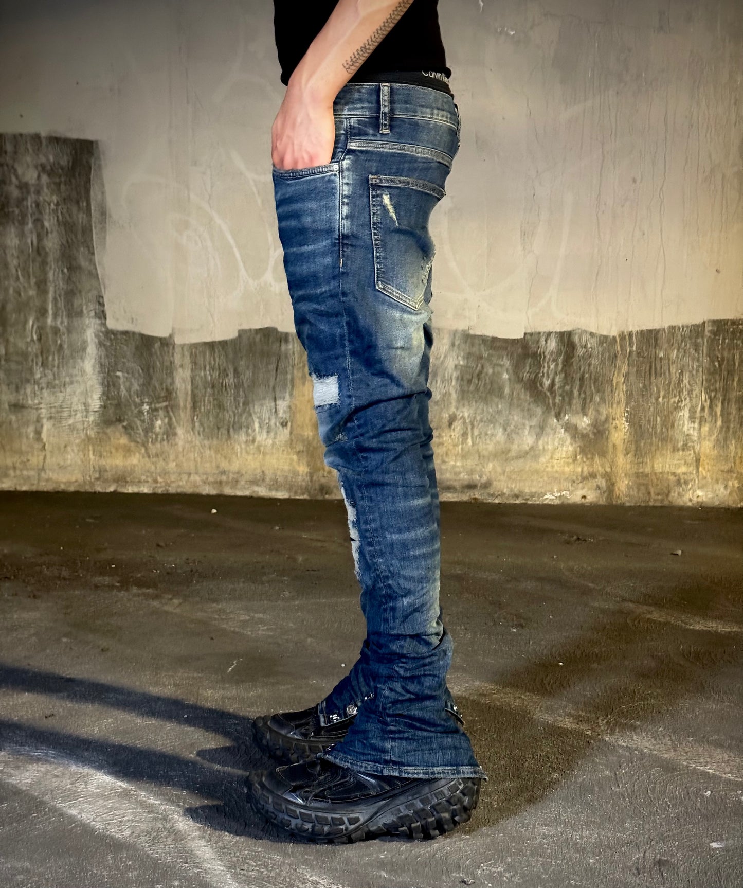 Thrashed Indigo Jean